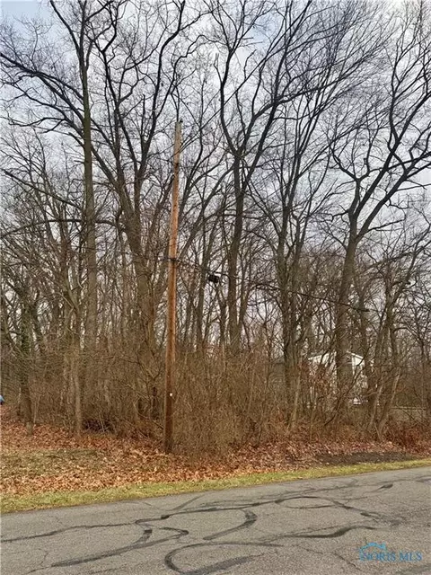 5988 Huntington Rd, Sylvania, OH 43560