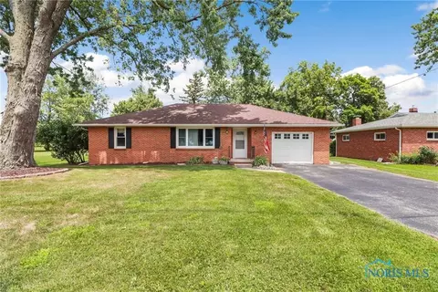 16078 W Poe Rd, Bowling Green, OH 43402
