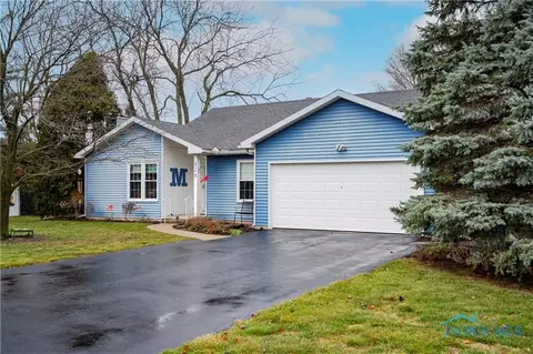 828 Village Pkwy, Waterville, OH 43566