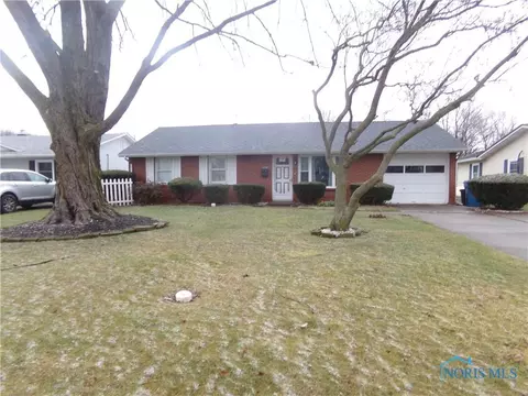 114 Harlan Dr, Walbridge, OH 43465