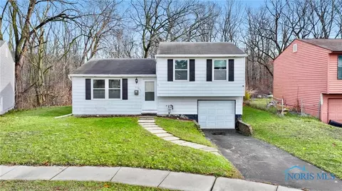 350 Kingswood Trail Dr, Toledo, OH 43615