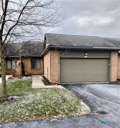 29335 Bates Rd, Perrysburg, OH 43551