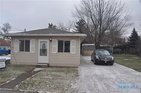 2154 Arkansas St, Oregon, OH 43616