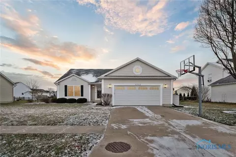 5733 Blue Grass Dr, Walbridge, OH 43465
