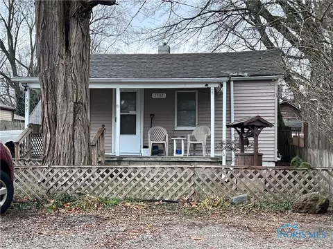 1387 Mcclure Rd, Toledo, OH 43612