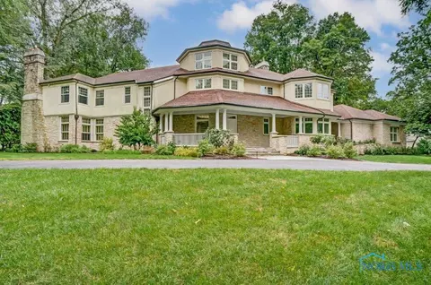 4321 Dovewood Ln, Sylvania, OH 43560