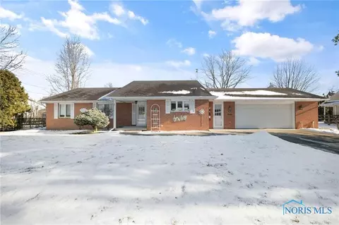 1061 Hickory St, Perrysburg, OH 43551