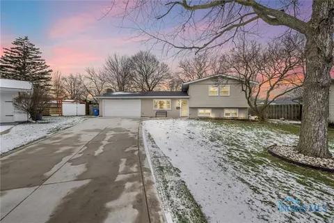 11760 Kingsgate Ct, Perrysburg, OH 43551