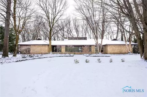 2 Hunters Gate Dr, Findlay, OH 45840
