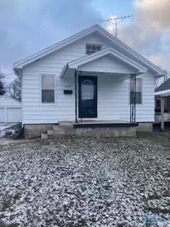 5825 Clover Ln, Toledo, OH 43623