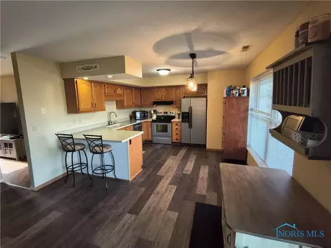 1625 Colonial Ln, Bryan, OH 43506 photo 7