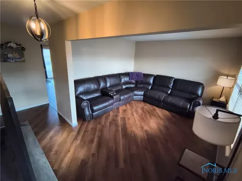 1625 Colonial Ln, Bryan, OH 43506 photo 3