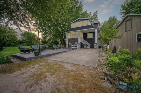 6632 San Diego Dr, Oak Harbor, OH 43449