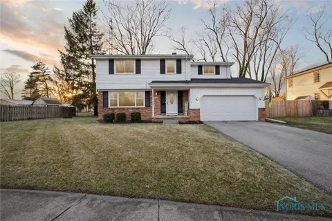 5835 Meadowvale Dr, Toledo, OH 43613