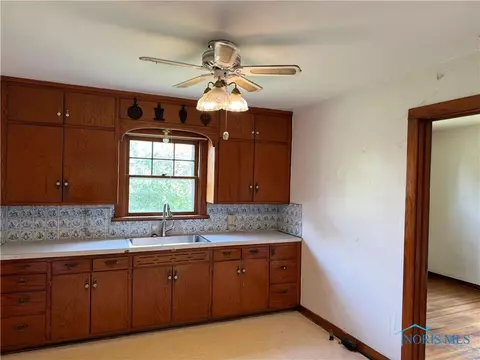 325 E Mulberry St, Bryan, OH 43506 photo 3