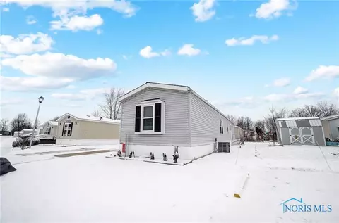 8243 Pinewood Dr, Findlay, OH 45840