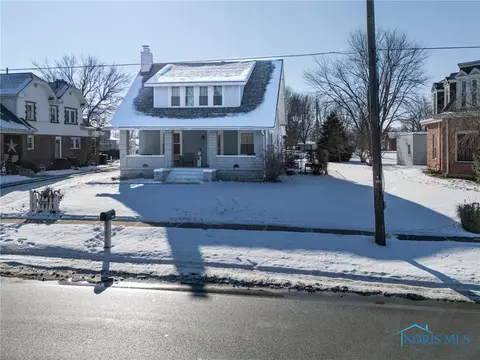 23781 W River Rd, Grand Rapids, OH 43522