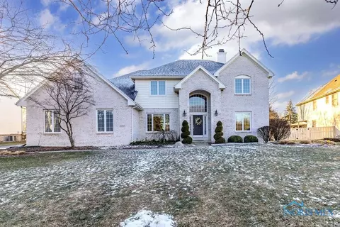 8727 Kellie Ln, Sylvania, OH 43560