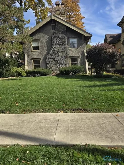 2244 Scottwood Ave, Toledo, OH 43620