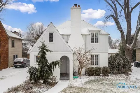 3320 Kirkwall Rd, Ottawa Hills, OH 43606