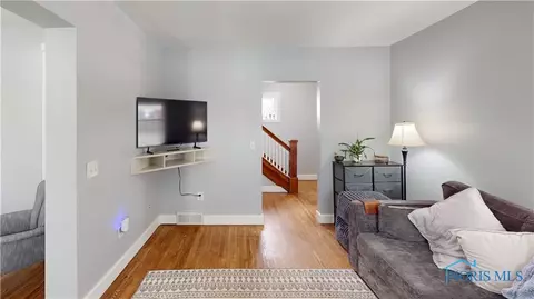 301 E Dudley St, Maumee, OH 43537 photo 4