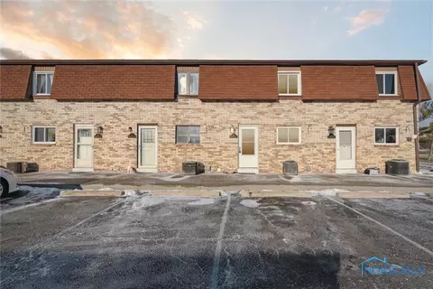 728 Fairway Dr #2, Wauseon, OH 43567