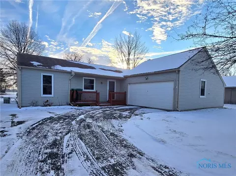 18974 Glouchester Dr, Bowling Green, OH 43402