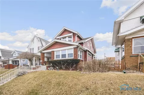 221 Raymer Blvd, Toledo, OH 43605