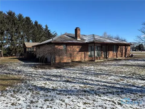 101 Meadow Ln, Bryan, OH 43506