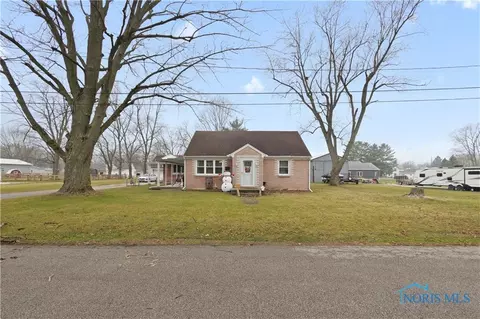 117 Toledo Ave, Bradner, OH 43406