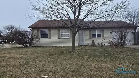 200 Valleywoods Dr, Swanton, OH 43558