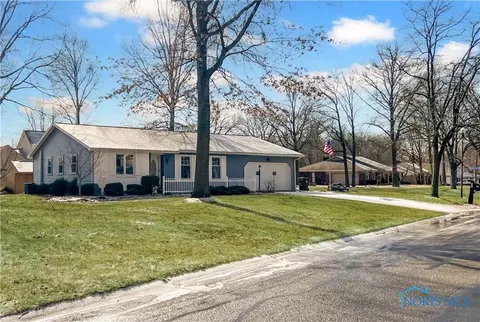 327 Northwood Dr, Defiance, OH 43512