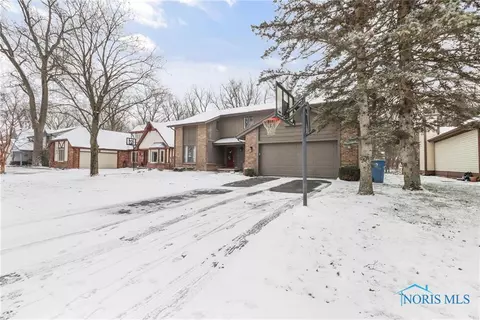 7035 Shooters Hill Rd, Toledo, OH 43617