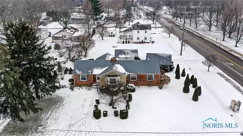 949 Fairview Ave, Bowling Green, OH 43402