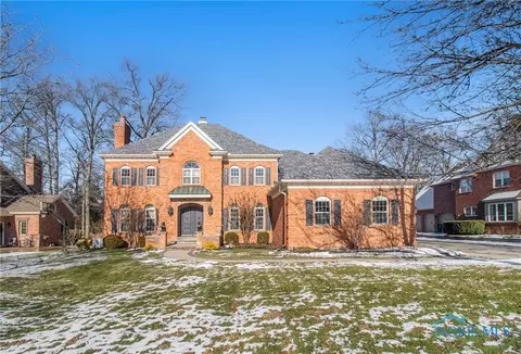 25958 Edinborough Cir, Perrysburg, OH 43551