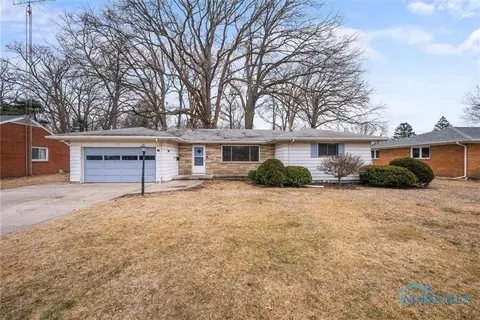 111 Elm St, Swanton, OH 43558