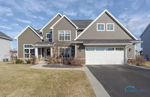 105 Barton Creek Dr, Perrysburg, OH 43551