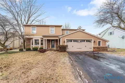 5959 Marshwood Dr, Sylvania, OH 43560