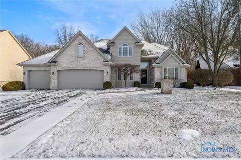 761 Saint Annes Dr, Holland, OH 43528