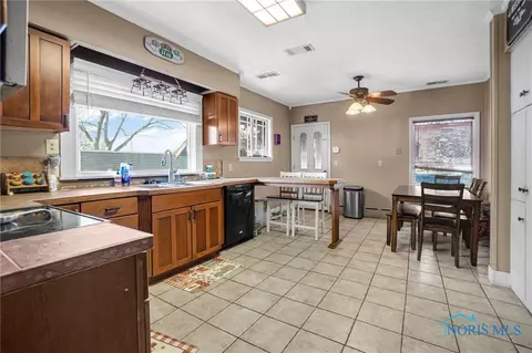 124 E Main St, Vanlue, OH 45890 photo 8