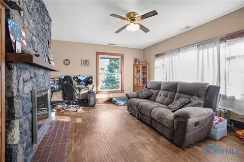 124 E Main St, Vanlue, OH 45890 photo 5