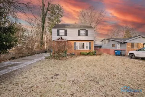 5251 Clover Ln, Toledo, OH 43623