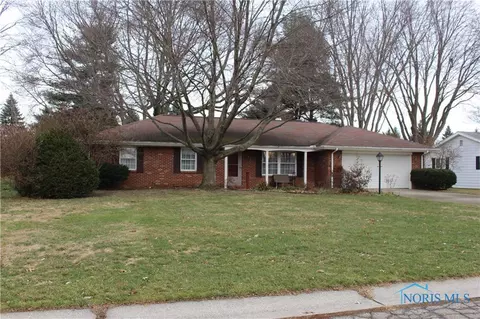 104 Orchard View Dr, Swanton, OH 43558