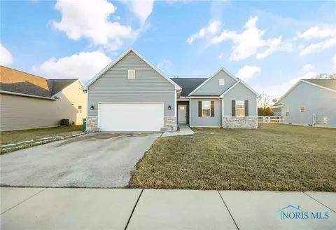 6681 Wesley Dr, Walbridge, OH 43465