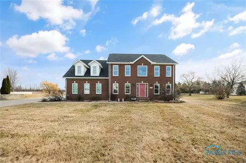1463 Country Farms Rd, Oregon, OH 43616