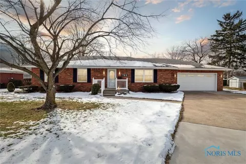765 Riverside Dr, Woodville, OH 43469