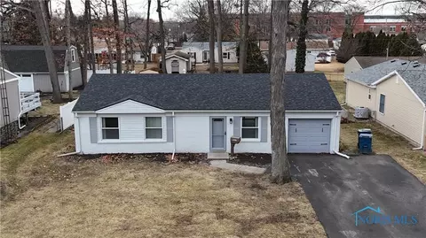 5263 Burgess Dr, Sylvania, OH 43560