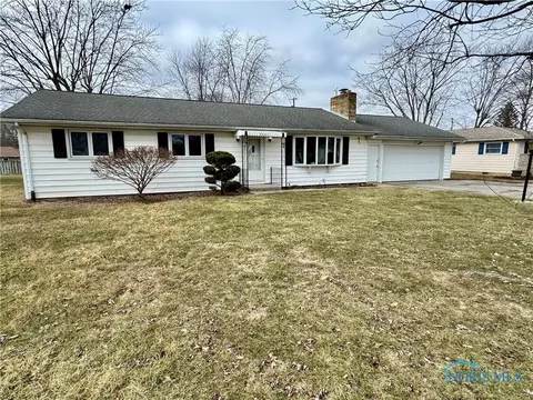 2220 Riviera Rd, Defiance, OH 43512