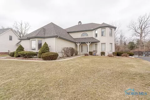 328 Cove Harbour Dr, Holland, OH 43528