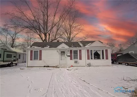 1514 West St, Genoa, OH 43430